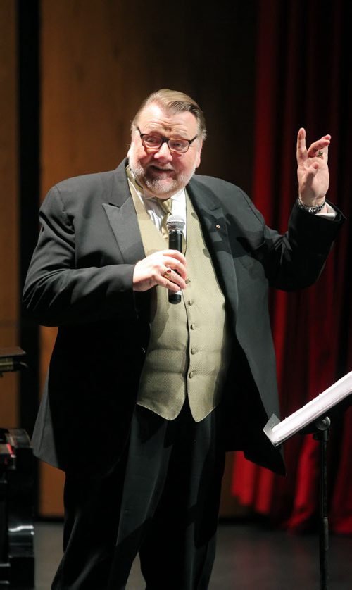 Brandon Sun Ben Heppner greets the audience at the Centennial Auditorium during his concert, Thursday evening. The multiple Juno and Grammy-award winning tenor brought classical compositions to life in a tour that took him to several venues in the province. (Colin Corneau/Brandon Sun)