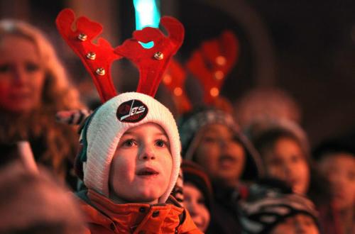 Crowds of wide eyed children gather with thier famiilies  along Portage Ave. Saturday evening during the annual Santa Claus Parade. Noah Brown - 7 yrs watches the parade Saturday. Nov 17 ,  2012 (Ruth Bonneville/Winnipeg Free Press)