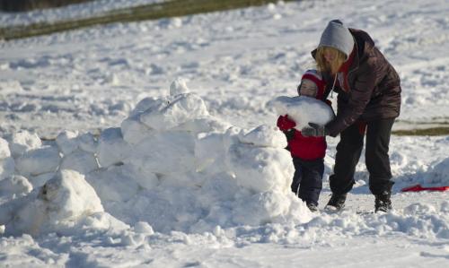 121118 Winnipeg - Wesley Bishops (age 2) gets some help building a snow fort from his Aunt Jannetje Van Went, Sunday morning at The Forks. DAVID LIPNOWSKI / WINNIPEG FREE PRESS
