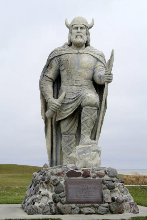 The Viking Statue in Gimli, MB 121101 - Tuesday, November 20, 2012 -  (MIKE DEAL / WINNIPEG FREE PRESS)