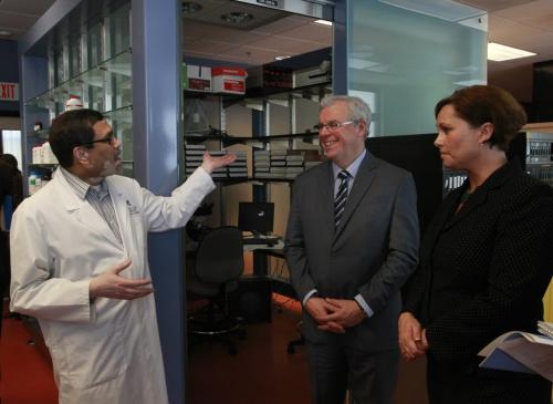 From right, Theresa Oswald, Health Minister and Premier Greg Selinger got a tour by Al Muktafi Sadi of the Manitoba Tumour Bank in the Manitoba Institute of Cell Biology, University of Manitoba and CancerCare Manitoba after the Premier announced the province will be adding 50 new health professionals and launching four regional CancerCare hubs in rural Manitoba.  Larry Kusch story. (WAYNE GLOWACKI/WINNIPEG FREE PRESS) Winnipeg Free Press  Nov. 20   2012