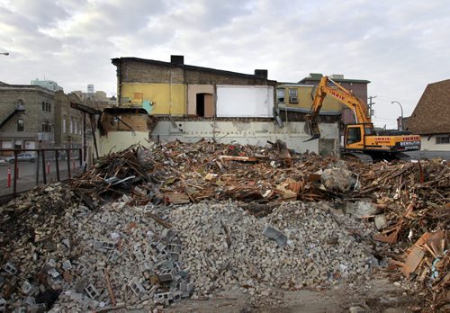 Demolition continues on the former Winnipeg land mark Shanghai restaurant Wednesday.. Alex Paul story (WAYNE GLOWACKI/WINNIPEG FREE PRESS) Winnipeg Free Press  Nov. 21   2012