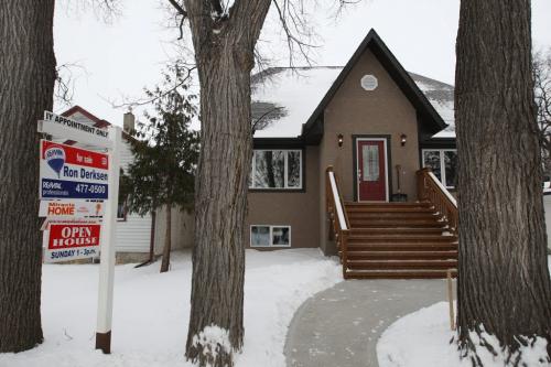 Dueck Homes- 49 Crystal Ave in St Vital-Outside view 2-See Todd Lewys story- November 26, 2012   (JOE BRYKSA / WINNIPEG FREE PRESS)