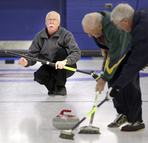 Brandon Sun Eric Rawlings makes a shot  during mens curling, Wednesday afternoon at the Brandon Curling Club. (Colin Corneau/Brandon Sun)