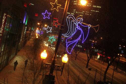 A colorful view of Portage Ave east as snow begins to blanket the city Thursday evening. Standup photo. Nov  28, 2012, Ruth Bonneville  (Ruth Bonneville /  Winnipeg Free Press)