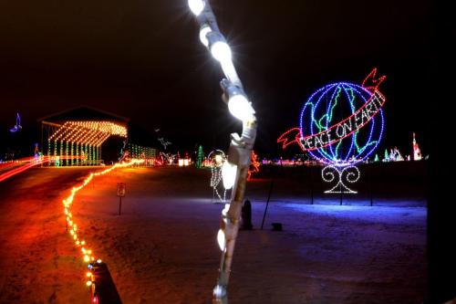 Beautiful displays of lights at the  13th annual Canad Inns Winter Wonderland display which opened Dec 1 for the Christmas season.  Standup photo   Dec 01, 2012, Ruth Bonneville  (Ruth Bonneville /  Winnipeg Free Press)