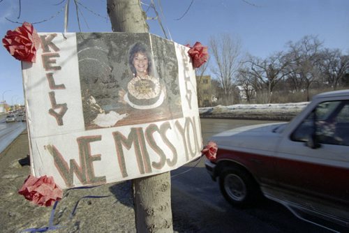 Winnipeg - Memorial for Kelly Stewner left on boulevard tree on Portage Avenue near the corner of Overdale Street. Kelly was beaten to death there by her husband Bruce Douglas Stewner on May 6 1994. Kevin Rollason story. February 22 1995. JEFF DE BOOY / WINNIPEG FREE PRESS
