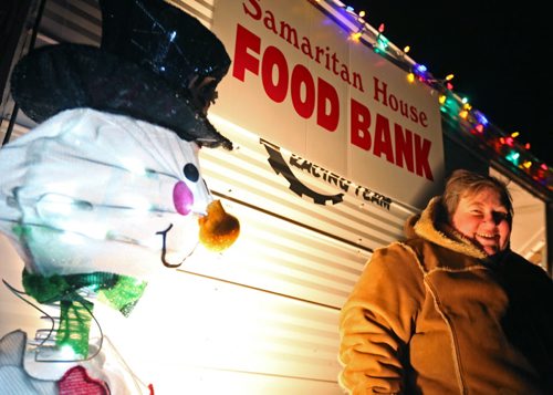 Brandon Sun Samaritan House Ministries executive director Marla Somersall is all smiles while awaiting the Canadian Pacific Holiday Train, Thursday evening in Brandon. The train, in its 14th year, garnered donations of food to Samaritan House from Brandonites gathered to see performers Doc Walker and Miss Emily. (Colin Corneau/Brandon Sun)