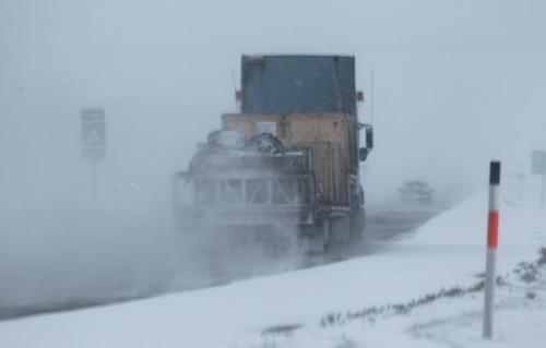 Blowing snow is creating low visibility for drivers heading down number one highway westbound near Whitehorse Saturday morning. Standup weather photo. Dec 08, 2012, Ruth Bonneville  (Ruth Bonneville /  Winnipeg Free Press)