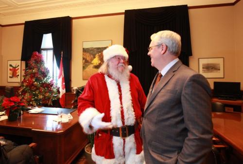 Santa and his elves make a visit to Premier Greg Selinger's office   during the annual open house of the Manitoba  legislature Saturday afternoon.   Standup weather photo. Dec 08, 2012, Ruth Bonneville  (Ruth Bonneville /  Winnipeg Free Press)