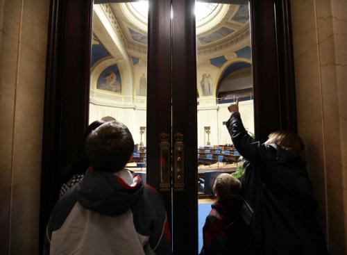 Visitors view the chamber in the leg during the annual open house of the Manitoba  legislature Saturday afternoon.   Standup weather photo. Dec 08, 2012, Ruth Bonneville  (Ruth Bonneville /  Winnipeg Free Press)
