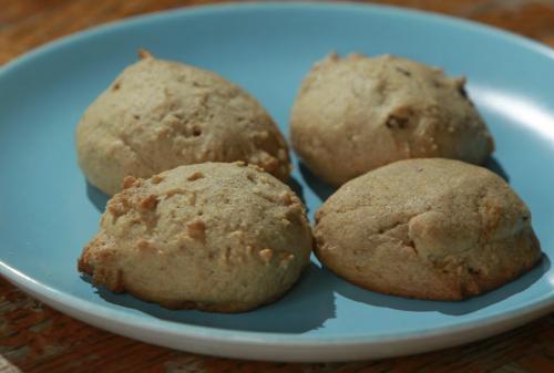 Recipe Swap. Honey Cookies. Alison Gillmor story  (WAYNE GLOWACKI/WINNIPEG FREE PRESS) Winnipeg Free Press  Dec.10   2012