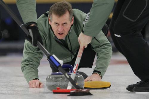 Bob Sigurdson curls in the provincial curling playdowns at Charleswood Curling Club Sunday, December 16, 2012. (John Woods/Winnipeg Free Press)