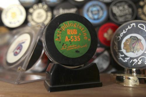 Lyle Rankin, collects 100s of hockey pucks from all sorts of different leagues and eras.  Detour, Dave Sanderson collectors column.  Dec 20, 2012, Ruth Bonneville  (Ruth Bonneville /  Winnipeg Free Press)