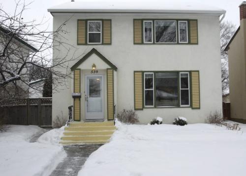 Homes. 539 Waverley Street in River Heights. The realtor  is Laura Ross Todd Lewys story (WAYNE GLOWACKI/WINNIPEG FREE PRESS) Winnipeg Free Press  Dec.28   2012