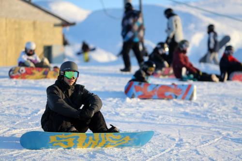 Snowboarders resting at Springhill, Saturday, December 29, 2012. (TREVOR HAGAN/WINNIPEG FREE PRESS)