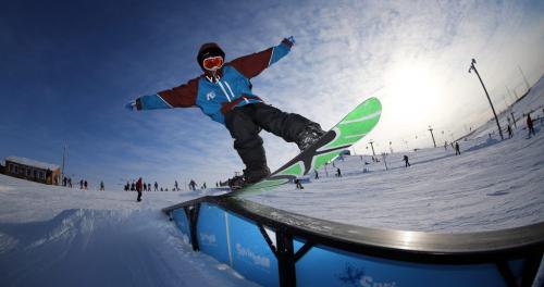 A snowboarder riding at Springhill, Saturday, December 29, 2012. (TREVOR HAGAN/WINNIPEG FREE PRESS)