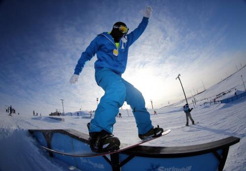 A snowboarder riding at Springhill, Saturday, December 29, 2012. (TREVOR HAGAN/WINNIPEG FREE PRESS)