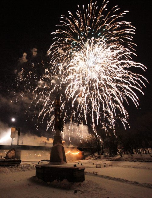 December 31, 2012 - 121231 - New Year's Eve fireworks at The Forks December 31, 2012.  John Woods / Winnipeg Free Press