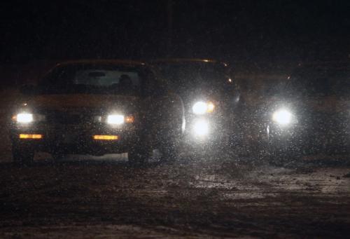 Wet drive- Most Winnipegers found driving to work today was a bit tricky with slippery drive caused by wet snow falling - Standup Photo- January 02, 2013   (JOE BRYKSA / WINNIPEG FREE PRESS)