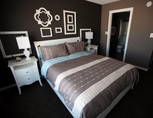 39 Bellflower Road Master bedroom.....Jan 4, 2013 - (Phil Hossack / Winnipeg Free Press)