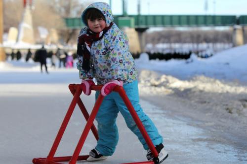 Winnipeger''s enjoyed  skating a sliding under sunny skies at The Forks  Saturday afternoon. Seven year old Hannah Gresel learns to skate for the first time. Standup photo. Jan 03, 2013, Ruth Bonneville  (Ruth Bonneville /  Winnipeg Free Press)