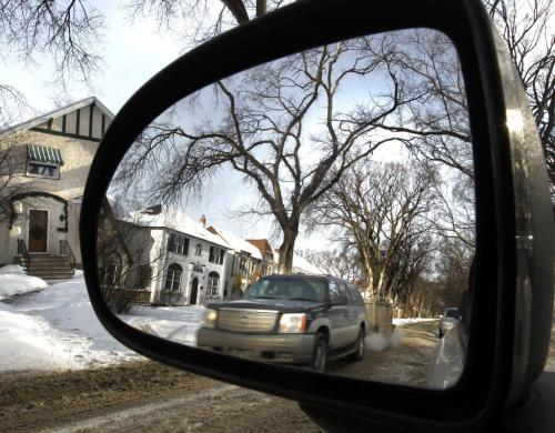 Street scene on Elm St. For story on Winnipeg drivers may not have to further reduce their speed in residential neighbourhoods, Jen Skerritt story    . (WAYNE GLOWACKI/WINNIPEG FREE PRESS) Winnipeg Free Press  Jan. 7 2013