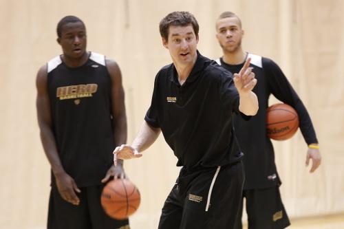 January 8, 2013 - 130108  -  University of Manitoba men's Bison basketball coach Kirby Schepp works with his players during a practise at the university Tuesday January 8, 2013 .  John Woods / Winnipeg Free Press