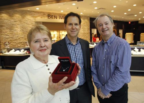 From left, Cheryl Martens is the winner of the diamond pendant in the Pennies From Heaven draw along with Brent Trepel, pres. and CEO of Ben Moss Jewellers and Free Press reporter Kevin Rollason by the Ben Moss store in Polo Park Wednesday .see Kevin Rollason caption he emailed . (WAYNE GLOWACKI/WINNIPEG FREE PRESS) Winnipeg Free Press  Jan. 4 2013