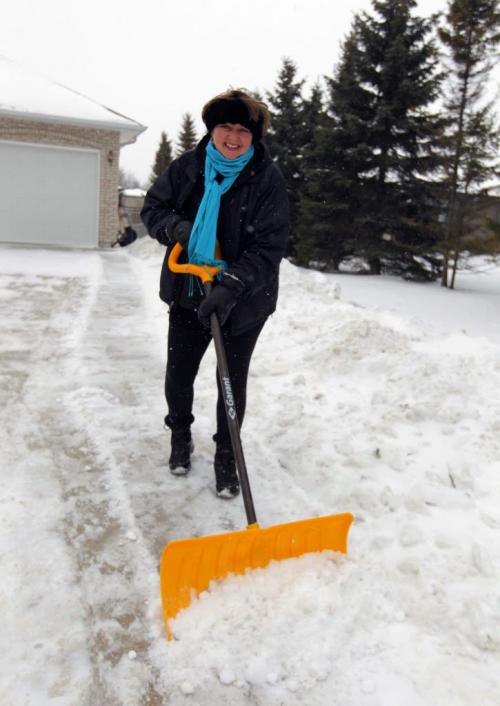 Photo taken at the home of Janice Lukes, coordinator with Winnipeg Trails Association. Janice Lukes is a local fitness expert talking about New Year's resolutions. In this shot Janice shovelling her driveway. That's her resolution. STORY APPEARING: Monday Life front. January 11, 2013  BORIS MINKEVICH / WINNIPEG FREE PRESS