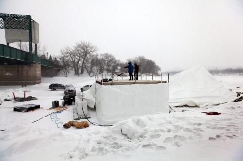 Crews work to finish setting up a  Pop-Up Restaurant - Raw: Almond, opening on The River Trail tonight  (Thursday night). Jan 24, 2013, Ruth Bonneville  (Ruth Bonneville /  Winnipeg Free Press)