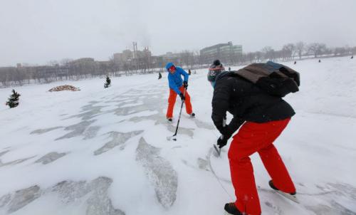 Energetic  U of M international students enjoy a brisk one on one hockey game on the Assiniboine River this week despite the cold temperatures and high wind chill factor. Standup photos Jan 24, 2013, Ruth Bonneville  (Ruth Bonneville /  Winnipeg Free Press)