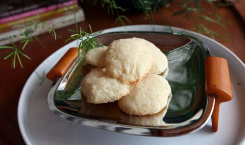 Lemon Tea Cookies, See Alison Gilmore's Recipe Swap. February 4, 2013 - (Phil Hossack / Winnipeg Free Press)
