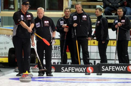 Brandon's Teryy McNamee and his 3rd Steve Irwin (in cap) point out possibilities at the Neepawa Safeway Championships Wednesday afternoon. Riverton's Shawn Magnusson(2nd from right) and his team look on from behind. See Paul Wiecek's story. February 6, 2013 - (Phil Hossack  Winnipeg Free Press)