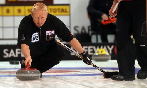 Brandon's Terry McNameekeeps his "eagle like eyes" on the line at the Neepawa Safeway Championships Wednesday afternoon. See Paul Wiecek's story. February 6, 2013 - (Phil Hossack  Winnipeg Free Press)