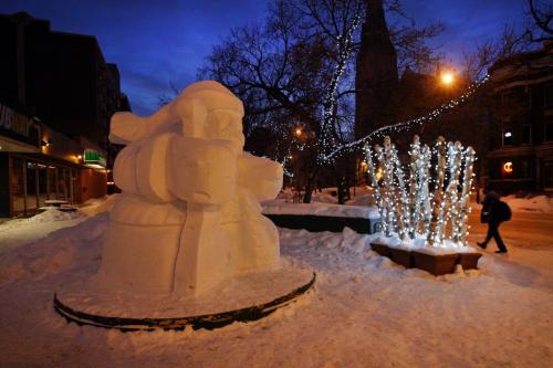 Stdup -snow sculptures are popping up all over the city in preparation  for Festival du Voyageur Feb 15- 24 winter festival Äì in pic classic Voyageur at River Ave at Osborne ST . KEN GIGLIOTTI / FEB 8 2013 / WINNIPEG FREE PRESS