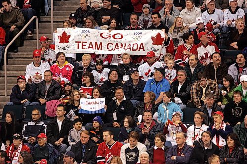 BORIS MINKEVICH / WINNIPEG FREE PRESS  070409 CANADA vs. FINLAND WOMENS HOCKEY  First Period. Fans.