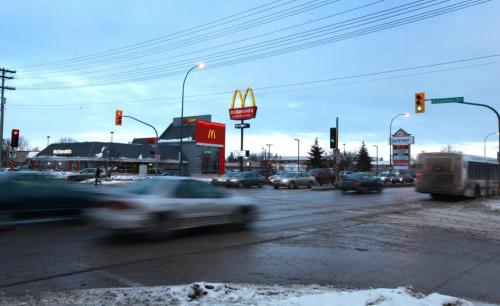 Intersection of Portage Ave. at Cavalier. Story on busy intersections.   Feb 13, 2013, Ruth Bonneville  (Ruth Bonneville /  Winnipeg Free Press)