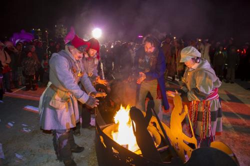 021513 Winnipeg-  Voyageurs warm up as part of the performance during the opening ceremony of the 44th edition of the Festival du Voyageur Friday night at Voyageur Park. DAVID LIPNOWSKI / WINNIPEG FREE PRESS