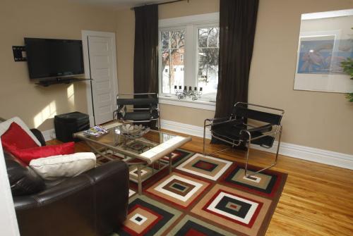Homes. Condo at #2 - 506 Dominion Street in Wolseley area. Living room. Barbara Ann McKirdy with Realty Executives First Choice. Todd Lewys story    (WAYNE GLOWACKI/WINNIPEG FREE PRESS) Feb. 20 2013