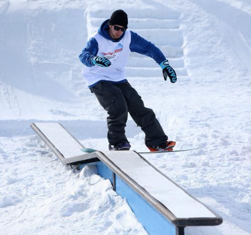 A competitor at the Snow Jam Snowboarding Competition at The Forks, Sunday, February 24, 2013. (TREVOR HAGAN/WINNIPEG FREE PRESS)