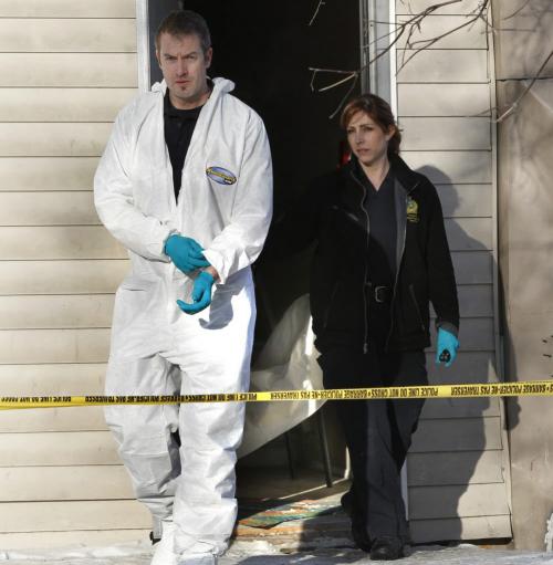 Winnipeg Police at the scene Wednesday where man was found dead in a suite in a rooming house on Balmoral Street on Tuesday. Aldo Santin story (WAYNE GLOWACKI/ WINNIPEG FREE PRESS) WINNIPEG FREE PRESS  Feb.27 2013
