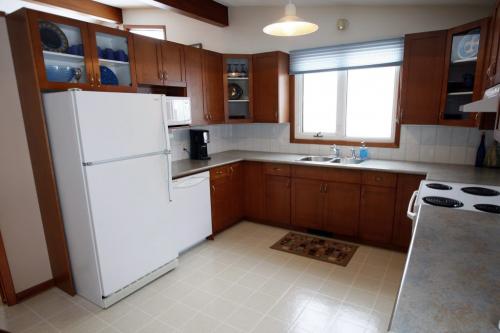 52 Galinee Bay in Westwood -  kitchen - Todd Lewys Resale Homes - KEN GIGLIOTTI / Mar. 4 2013 / WINNIPEG FREE PRESS