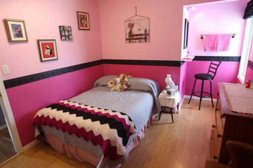 One of many kids bedrooms- 113 Blythefield Road in SanfordSee Todd Lewys story- March 06, 2013   (JOE BRYKSA / WINNIPEG FREE PRESS)