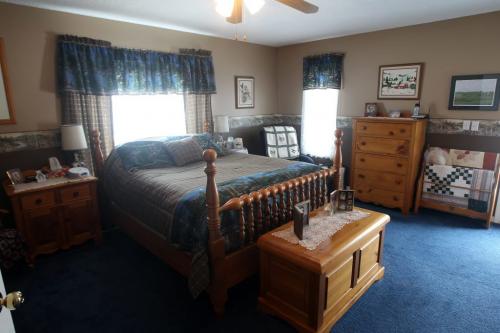 Master bedroom- 113 Blythefield Road in SanfordSee Todd Lewys story- March 06, 2013   (JOE BRYKSA / WINNIPEG FREE PRESS)