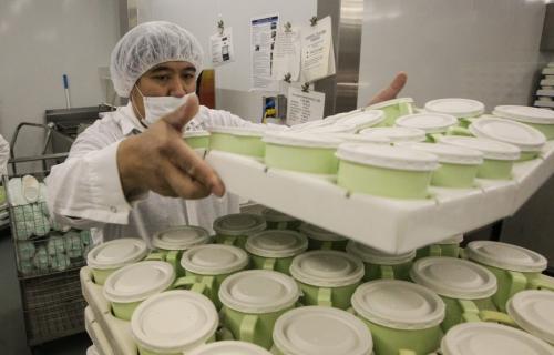 Romeo Valencia a Diet Aid, prepares trays of coffee cups during a tour of the Regional Distribution Facility at the WRHA Nutrition and Food Services Centre at 345 De Baets Street in St. Boniface.  130312 - Tuesday, March 12, 2013 -  (MIKE DEAL / WINNIPEG FREE PRESS)