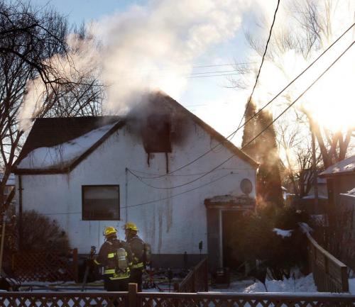 Winnipeg Fire Fighters at the scene of a house fire in the block of 500 block of Ravelston Ave. East at Wayoata St. in Transcona. The fire broke out at about 7:30 AM. (WAYNE GLOWACKI/WINNIPEG FREE PRESS) Winnipeg Free Press March 21 2013
