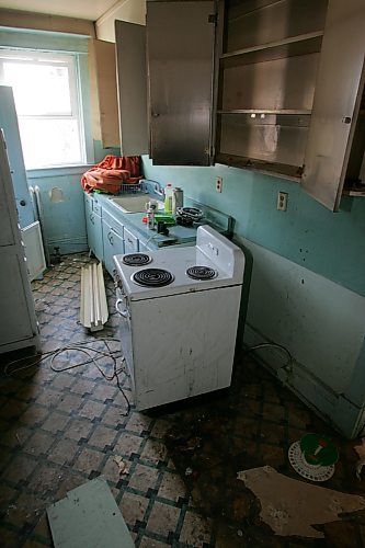 BORIS MINKEVICH / WINNIPEG FREE PRESS  070418 The former apartment of city councillor Harvey Smith which was deemed insanitary. Caretaker Norm McKay let the photog in and showed the apartment.
