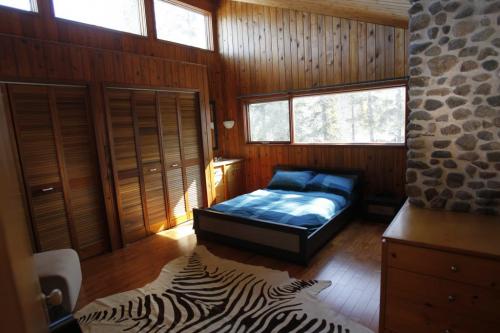 Homes. House at 171 River Road in St. Andrews, Mb. Master bedroom.The realtor is Bill Thiessen. Todd Lewys  (WAYNE GLOWACKI/WINNIPEG FREE PRESS) Winnipeg Free Press March 26 2013