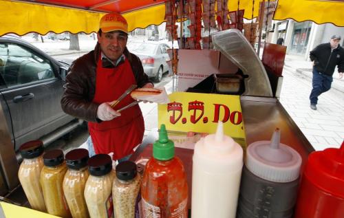 STDUP - Another Sure Sign of Spring Äì The first hot dog vendor is out on Broadway Blvd Äì D.D.Dog's , ten year  veteran vendor  Steve Khalei was the first to open for the outdoor season today , last year he started March 12  KEN GIGLIOTTI / Mar. 28 2013 / WINNIPEG FREE PRESS